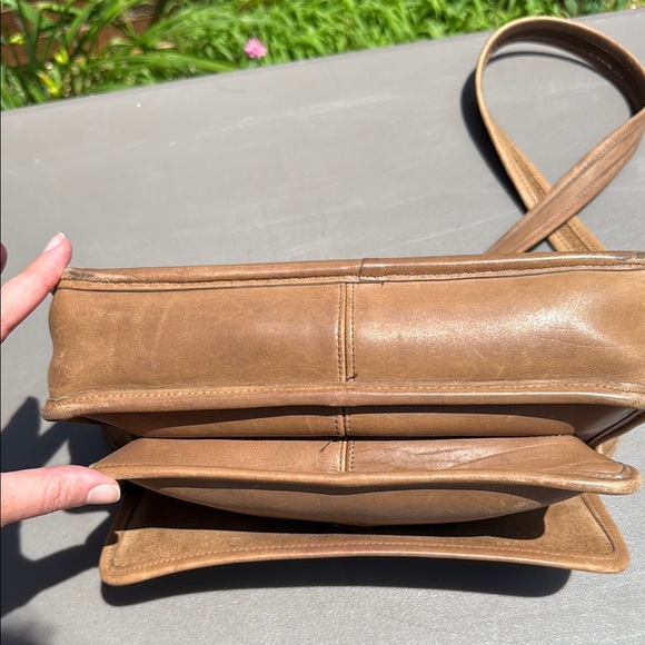 COACH 9875 Vintage Pocket Bag Putty Tan Leather Shoulder Bag or Crossbody - Picture 8 of 17